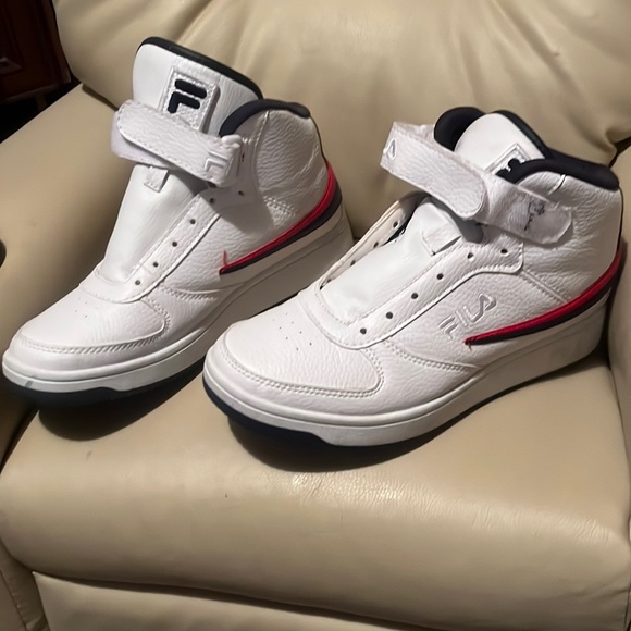 Men's Fila Sneakers - Picture 2 of 5